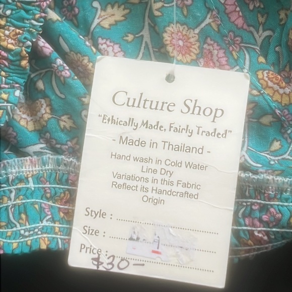 3 Quarter-sleeve Open Back Crop Top 🦋🌼 - Picture 3 of 3